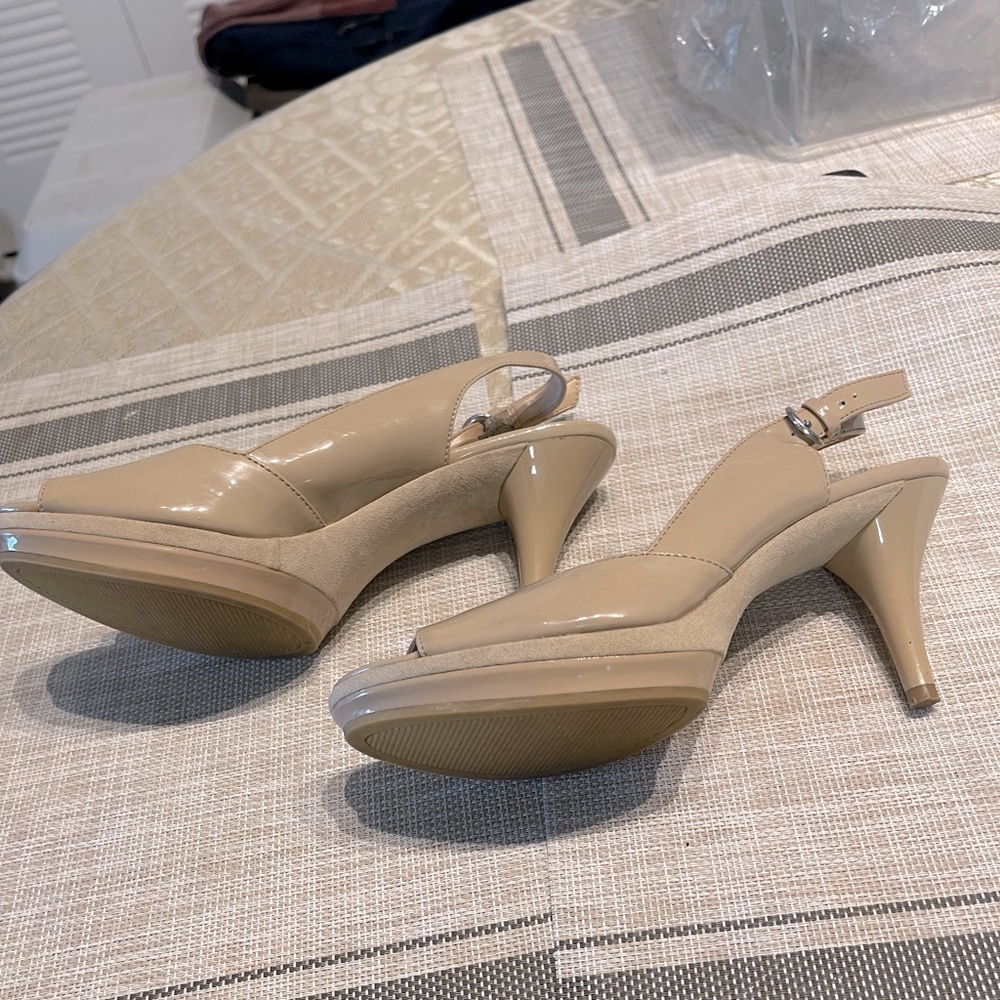 9&CO beige open toe elegant heels. Size 7M